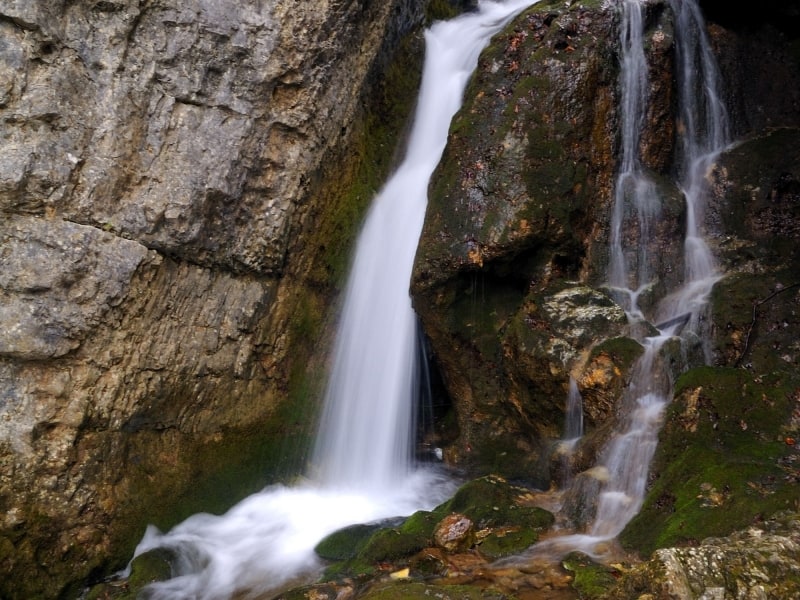 Small waterfall at the Borov kama trail - photo: Vrachanski Balkan Nature Park